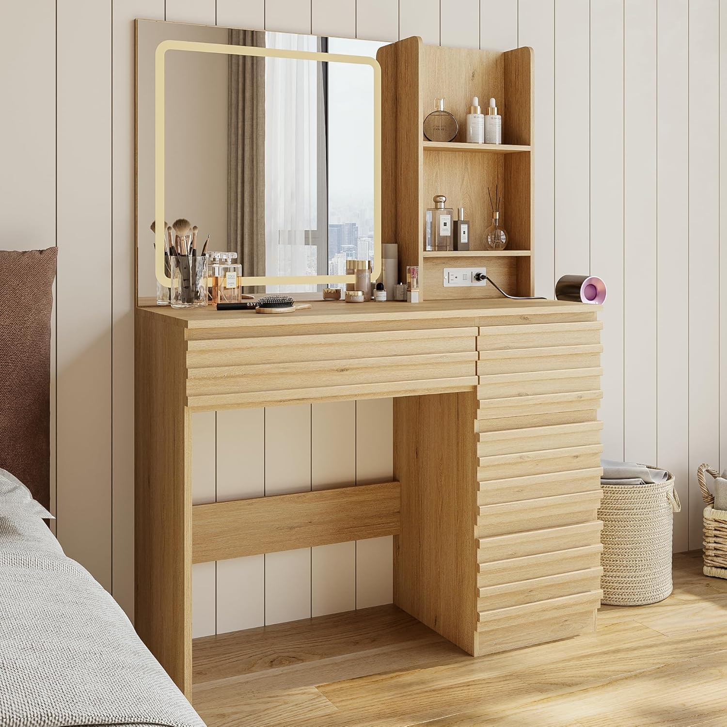 Bedroom Vanity Desk Set in Oak - огляд і ціна Desk Charging Station